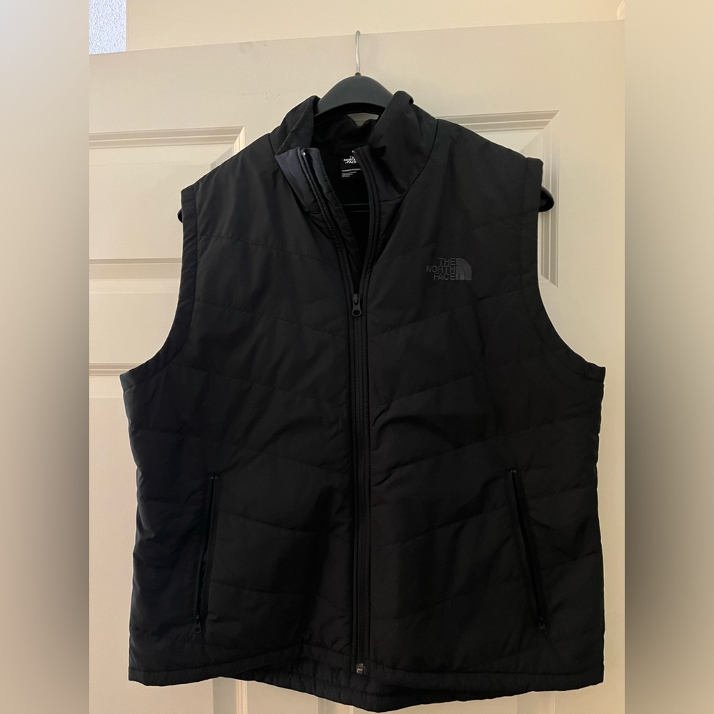 North face lightweight puffer vest. Like new. Worn only a few times.